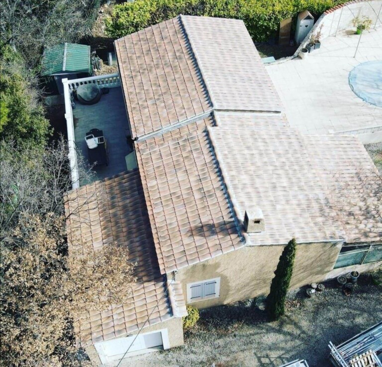 Curved Castell Roof Tile Image